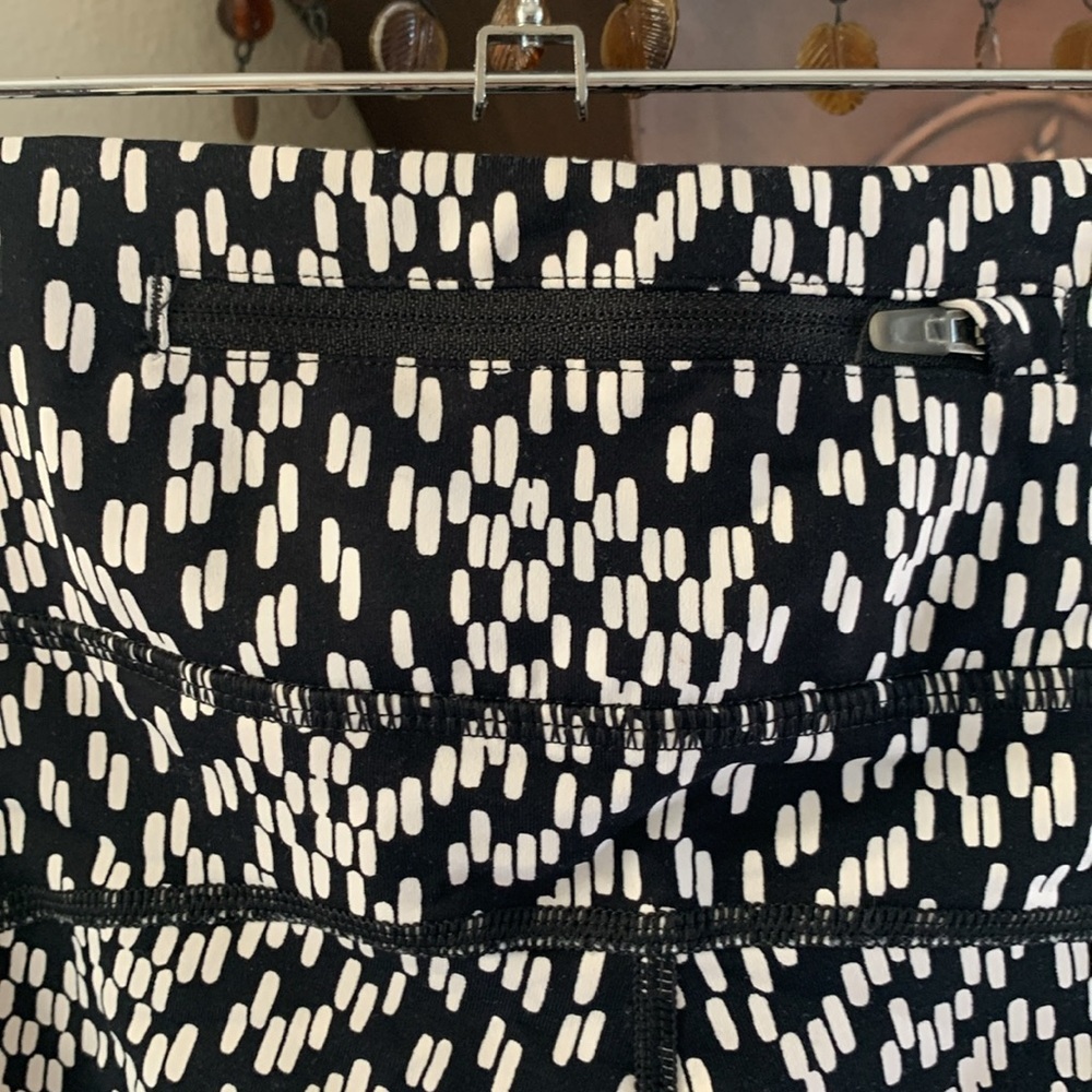 NIKE DRI-FIT WOMENS CAPRI YOGA/LEGGINGS BLACK &‎ WHITE W/MESH ACCENT SIZE SMALL - Picture 7 of 10